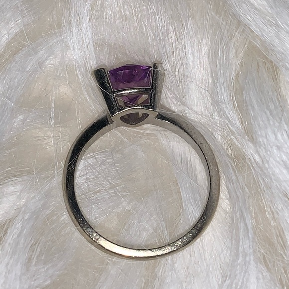 14 k white gold ring with genuine Amethyst - Picture 8 of 8